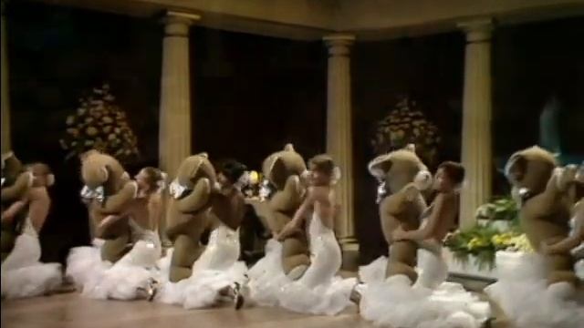 Legs _ Co - If I Said You Had A Beautiful Body Would You Hold it Against Me - TOTP TX_ 06_09_1979(48 смотреть онлайн