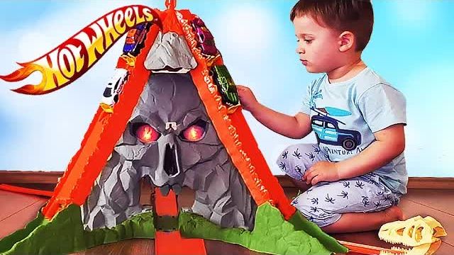 ХОТ ВИЛС Трек СУПЕР ВУЛКАН Серии Соедини Все Треки Hot Wheels Track Builder Volcano Stunt смотреть онлайн