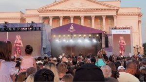 Полина Гагарина и «Бабочки» в Тюмени: когда порхают не только в животе, но и по всей площади!