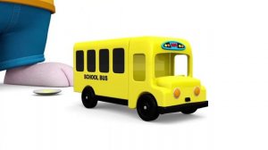 Бетти и Банни играют с деревянными развивающими игрушками