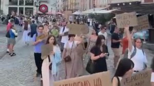 500 гривен на свинорыло чтобы пройтись по Львову с требованием.
