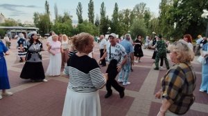 А я мужчина холостой...