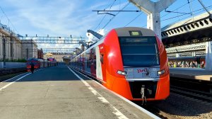 ЭС2Г 158 «Ласточка» сообщением Санкт-Петербург - Тосно отправляется от Московского вокзала