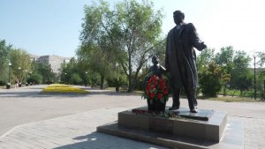 Время местное. Эфир: 27-07-2026 - Памяти народного директора