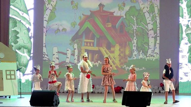 Постановка от наших самых юных артистов - Волк и семеро козлят на новый лад