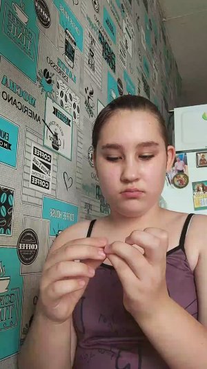 я делаю себе ногти накладные