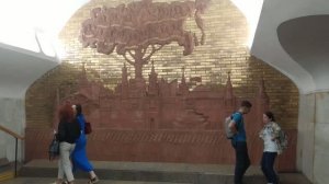 Станция метро Боровицкая интерьер, пассажиры, поезд Москва Фрагмент 4