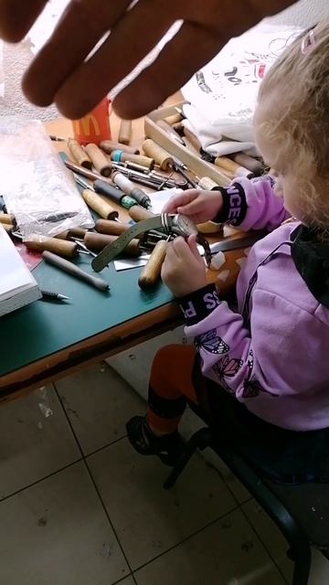 🌟Продолжаем интересный заказ. Обсуждаем чеканку по золоту и продолжаем работать!
#икона #иконопись #