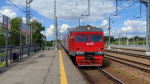 ЭТ2М 042 сообщением Санкт-Петербург - Чудово Московское на станции Любань