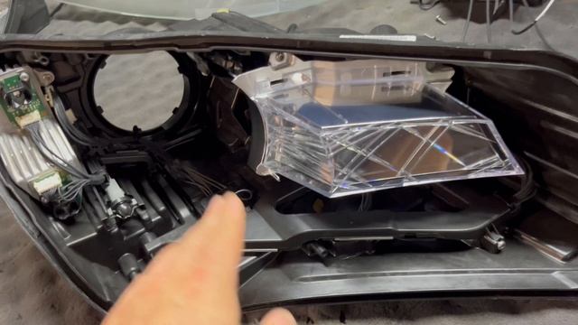Skoda Superb 3 дорестайлинг - ремонт фар, замена линз, диодные линзы Sensation Drive
