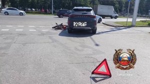 В Уфе на проспекте Октября столкнулись иномарка и электропитбайк: пострадал несовершеннолетний