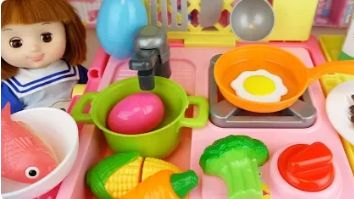 Кухонная тележка, игрушки‑куколки, сюрприз‑яйца, игра с куколкой‑малышкой