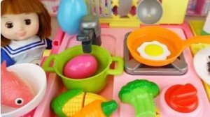 Кухонная тележка, игрушки‑куколки, сюрприз‑яйца, игра с куколкой‑малышкой