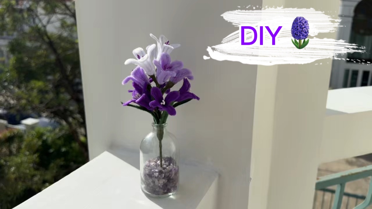 Милые цветы из пушистой проволоки 💜🤍💜