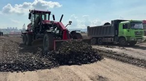 Кировец К-714 автогрейдер на дорожных работах