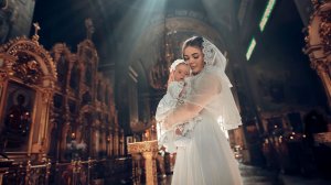 Она весною чистила окошко