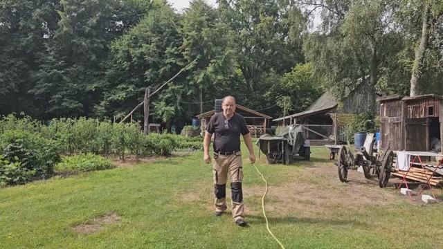 ГРАД И ЛИВЕНЬ НА ХУТОРЕ СТРОИМ САРАЙ ПО СТАРИНКЕ И ДЕЛАЕМ СВОЮ ВАГОНКУ смотреть онлайн