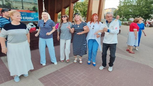Июль. Девчонки расцвели... смотреть онлайн