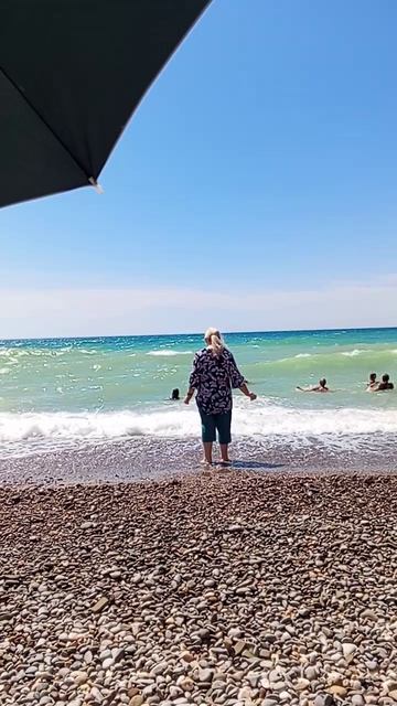 Босиком  по гальке  к МОРЮ
