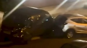 Пьяные британские военные угнали БТР и протаранили припаркованные машины