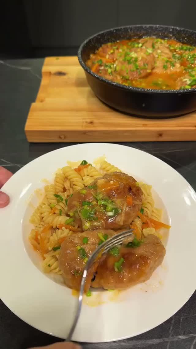 Нежные котлеты с ароматной подливкой 😍 смотреть онлайн
