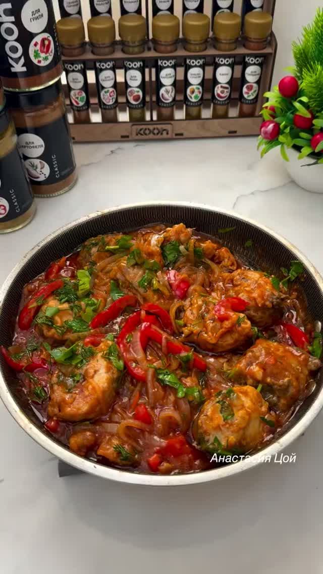 Жареный минтай в соусе с овощами. смотреть онлайн