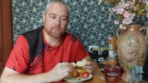 Мукбанг. На завтрак фрукты и компот с пряниками.