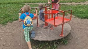 ДЕТИ НА КАРУСЕЛИ 🤗🥰🙏👐