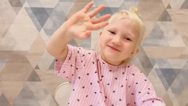 Утренний влог с детьми. Играем в салон красоты, открываем новый набор теста для лепки с формочками