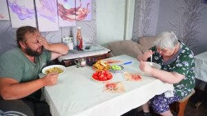 А НА ЗАВТРАК КУРИЦА С ОВОЩАМИ Сонное сибирское утро ПОДВАЛ ИЛЬИЧА вкусно кушаем вместе с мамой