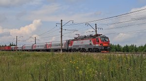 вылетает с хвоста грузового, ЭП20-050 с поездом №12 Москва–Анапа