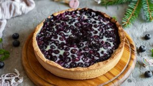 🥧 Песочное тесто, голубика и сметанная заливка. Рецепт сезонной выпечки с ягодной начинкой.