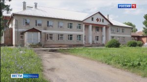 Больше тепла и света: в Островском продолжается капитальный ремонт поликлиники районной больницы