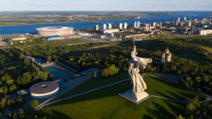 «Не осквернил»: блогер попытался объяснить скандальную выходку на Мамаевом кургане