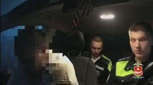 В Хакасии в ходе погони задержан нетрезвый лихач, протащивший инспектора ДПС на двери автомобиля