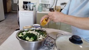 Несложный рецепт салата из огурцов, лука и укропа на зиму.