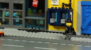 Lego Акула укусила туриста! Лего скорая помощь спасает людей на пляже Мультфильм