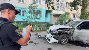В Одессе взорвали машину военнослужащего ВСУ. 

Взрывчатку заложили в передней части машины