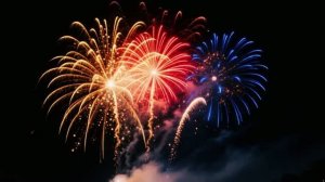 Роскошный фейерверк в ночи! 🎆✨ Золото, красный и синий. 🌌