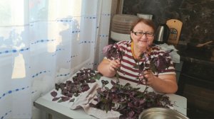Утро. Самый простой завтрак.  Дела откладываются на неопределённое время.