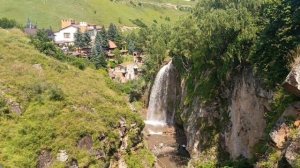Стеклянный мост над Медовыми водопадами.Вид на водопады с нового ракурса.Впечатляет👍