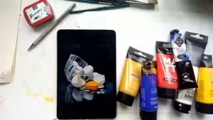 Акрил. Яичные скорлупки и стекло