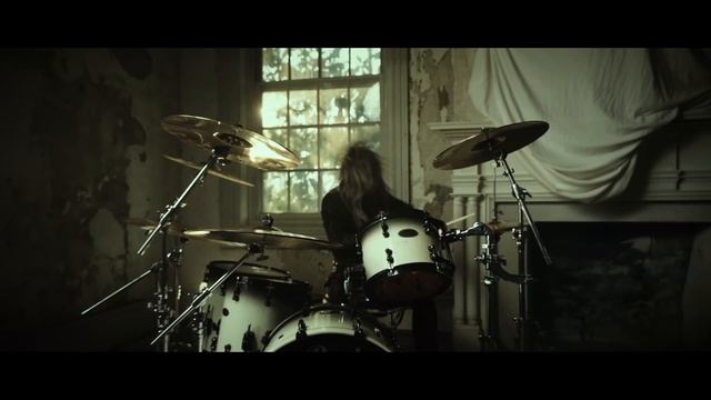 Skillet - Scream (Official Music Video)