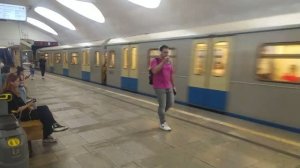 Станция метро Отрадное интерьер, пассажиры, поезд Москва Фрагмент 4