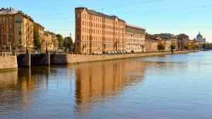 По Фонтанке от Египетского моста до плоского дома. САНКТ-ПЕТЕРБУРГ.