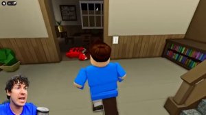 БЕШЕНЫЙ УЧИТЕЛЬ БЕЖИТ ЗА ТОБОЙ!😱 СБЕГИ ИЛИ ПРОИГРАЕШЬ! РОБЛОКС