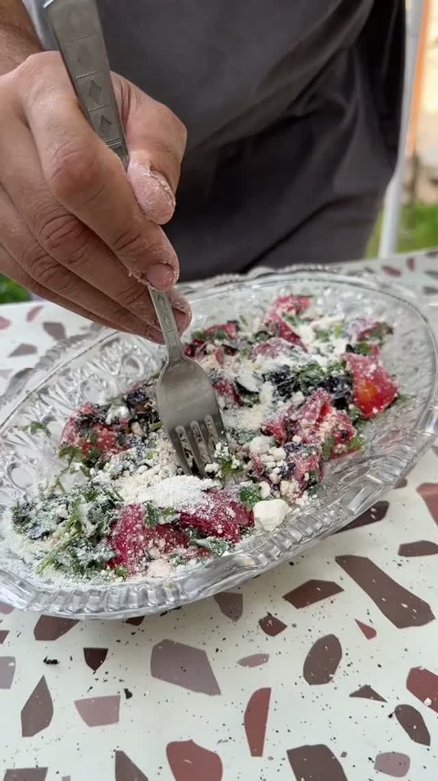 Вкуснейший летний салат всего из нескольких ингредиентов