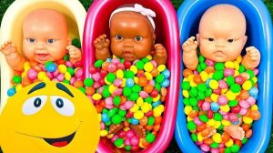 РАСПАКОВКА B ДЕГУСТАЦИЯ РАЗНОЦВЕТНЫХ МЕГА КОНФЕТОК M&M'S С КУКЛАМИ