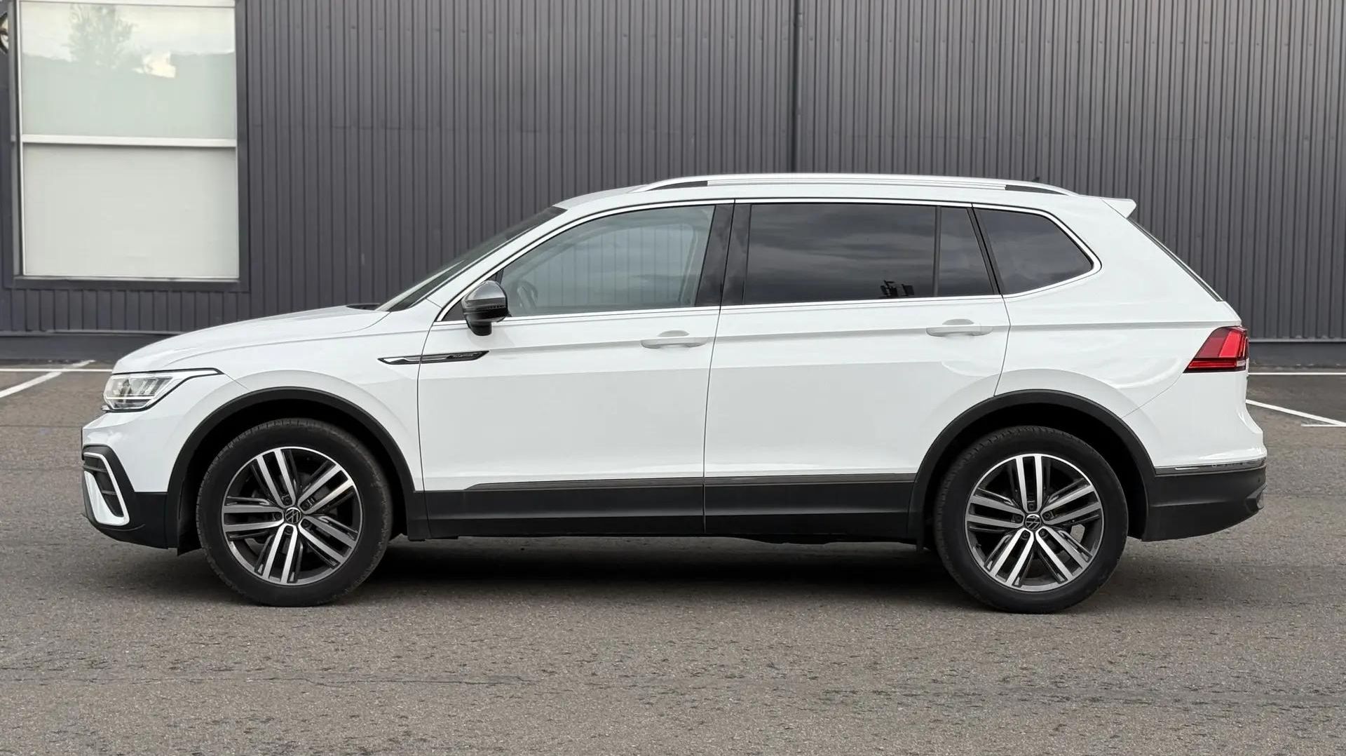 Версия Allspace +21 сантиметр длины и это имеет значение. Volkswagen Tiguan из Германии.