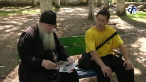 В День крещения Руси горожанам вручили памятные буклеты.